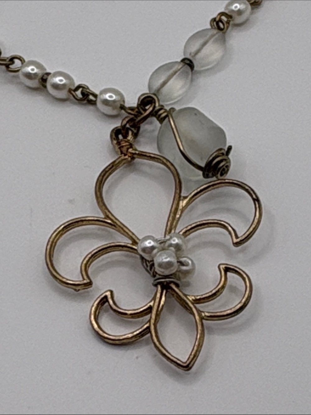 Vintage Gold-Tone Fleur-de-Lis Necklace with White Pearls and Frosted Beads - Picture 1 of 7